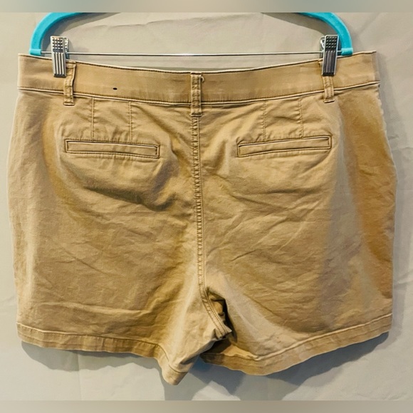 Lane Bryant Women’s Size 16 Khaki Shorts - Picture 2 of 3